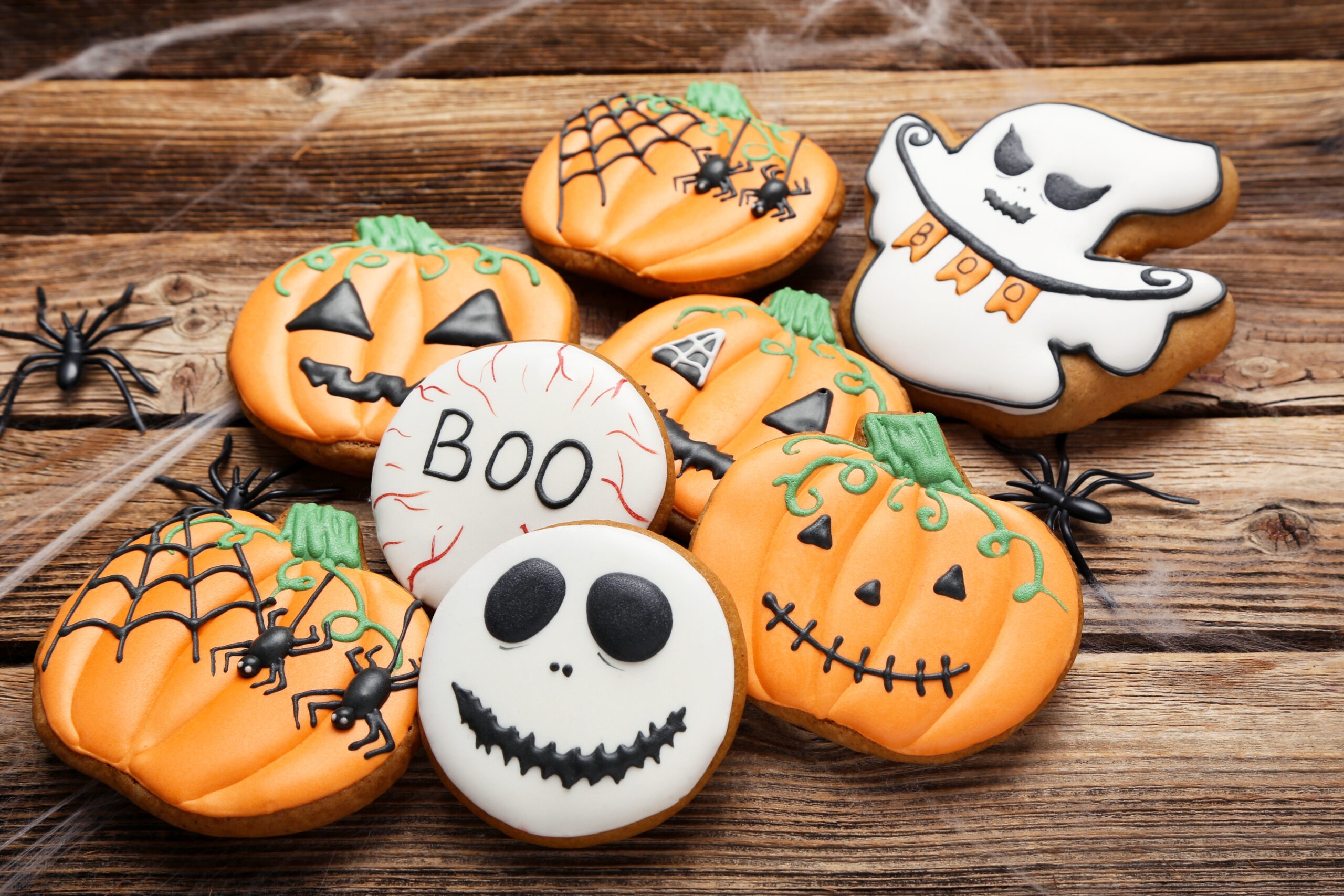 Halloween,Gingerbread,Cookies,With,Spiders,On,Brown,Wooden,Table