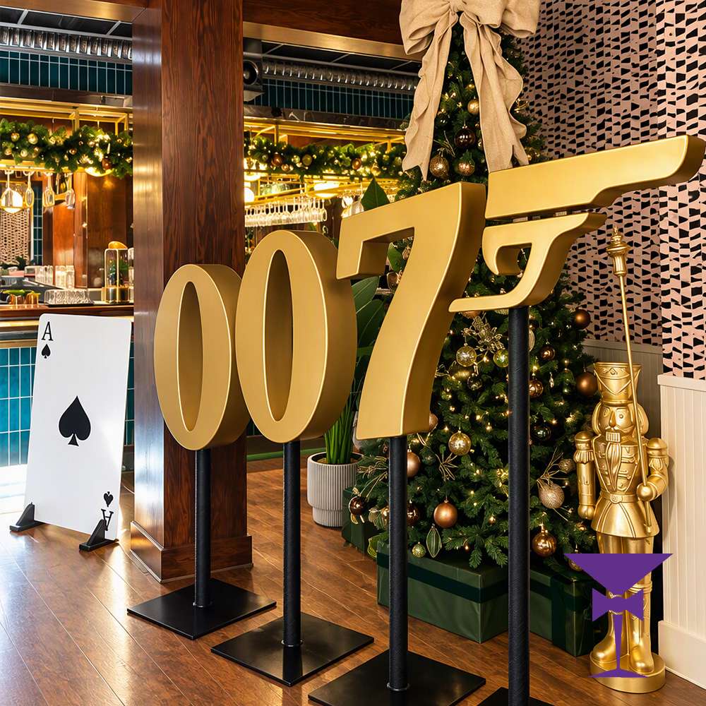 007 Giant Props for hire