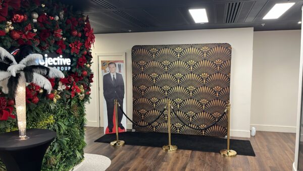 Great Gatsby Black & Gold Backdrop With Black Carpet Package - Image 3