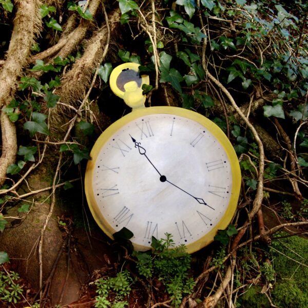 Alice-in-wonderland-clock-prop-1.jpeg