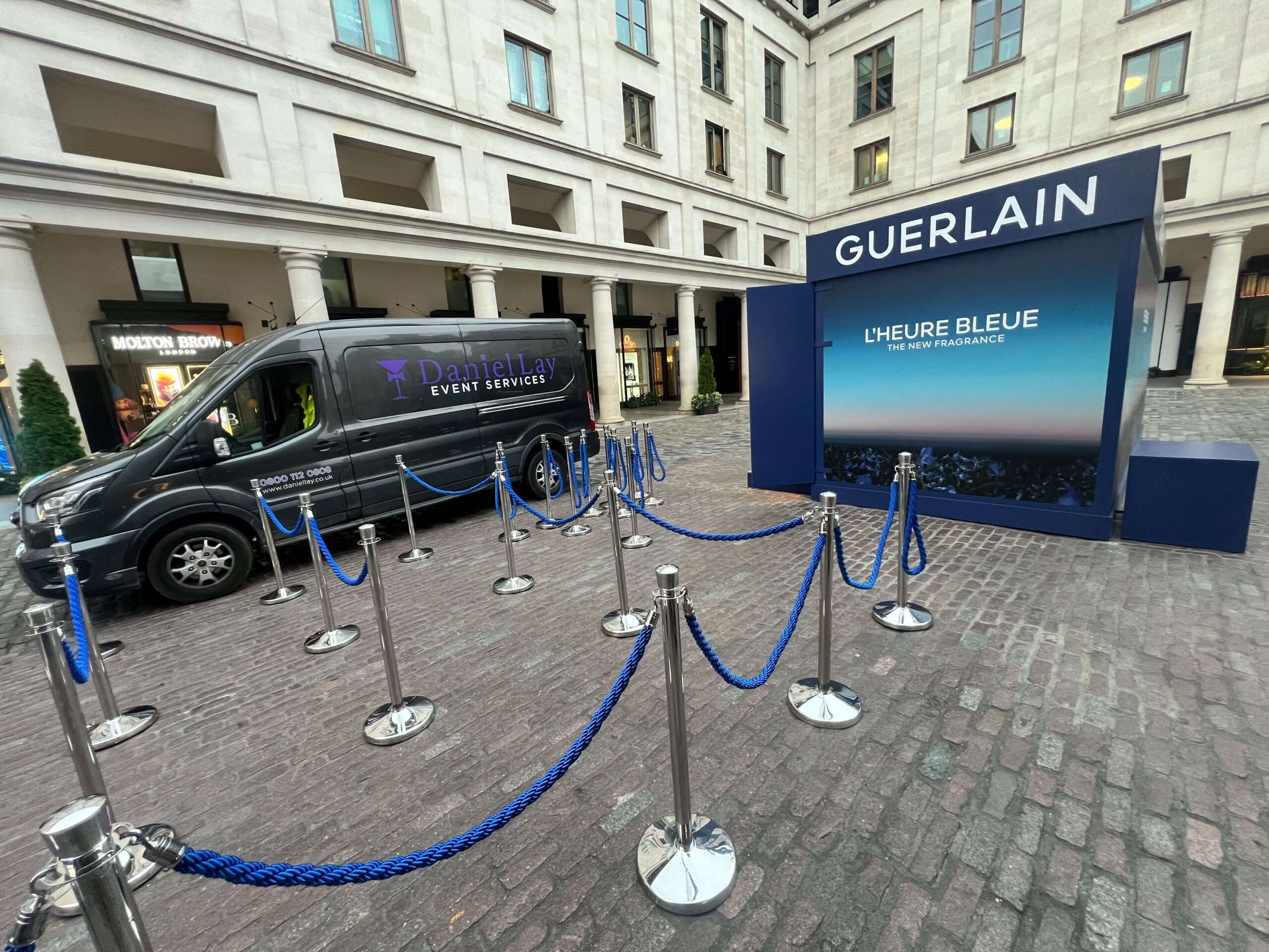 Post & rope hire covent garden - blue ropes
